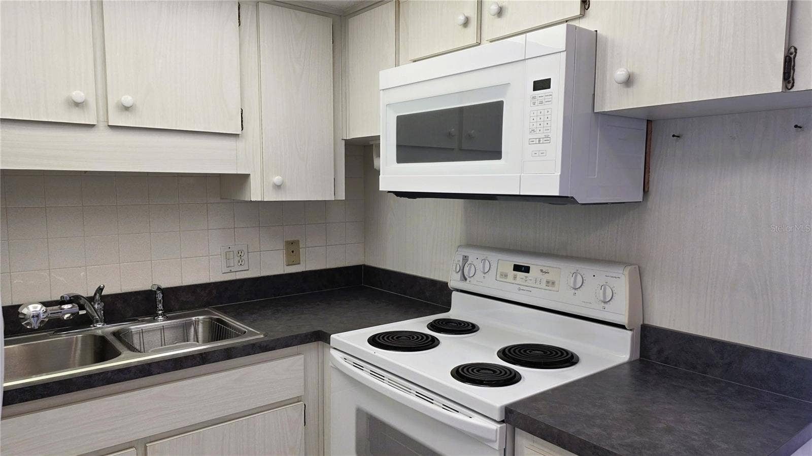 4319 TAHITIAN GARDENS CIRCLE, #A, Holiday, FL 34691 Kitchen