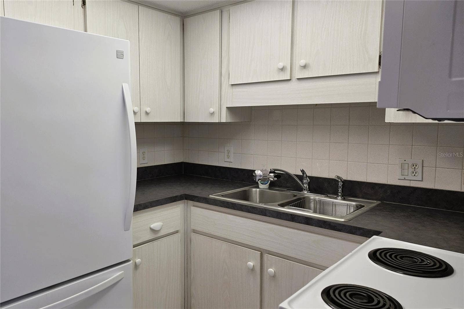 4319 TAHITIAN GARDENS CIRCLE, #A, Holiday, FL 34691 Kitchen