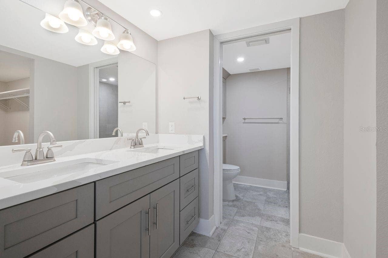 7645 SUN ISLAND DRIVE S, #101, South Pasadena, FL 33707 Primary bath