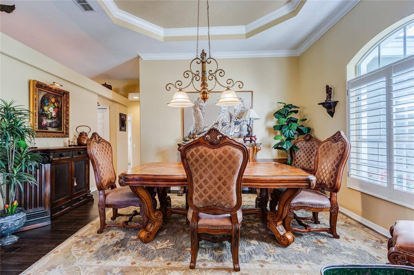 Dining room with Tray ceiling and crown molding