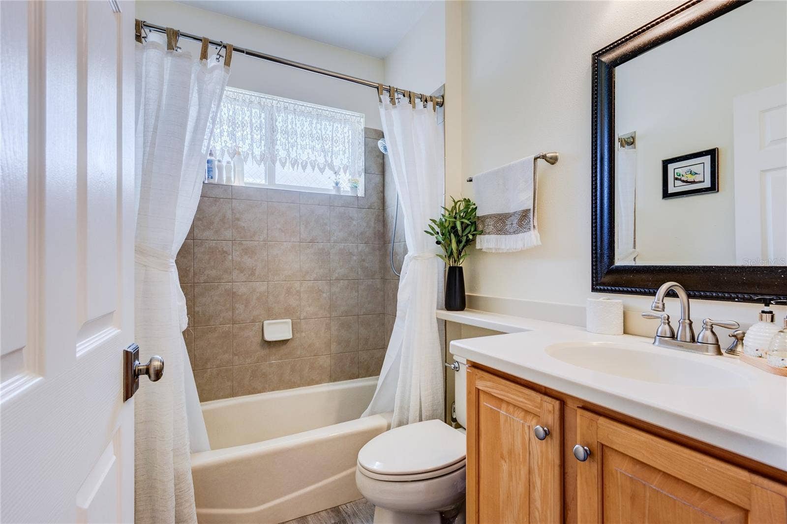 Hall bath on same wing as secondary bedroom