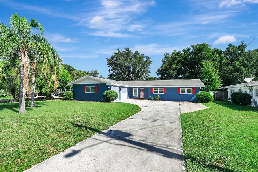 Property photo for 420 HILLCREST DRIVE SE, Winter Haven, FL
