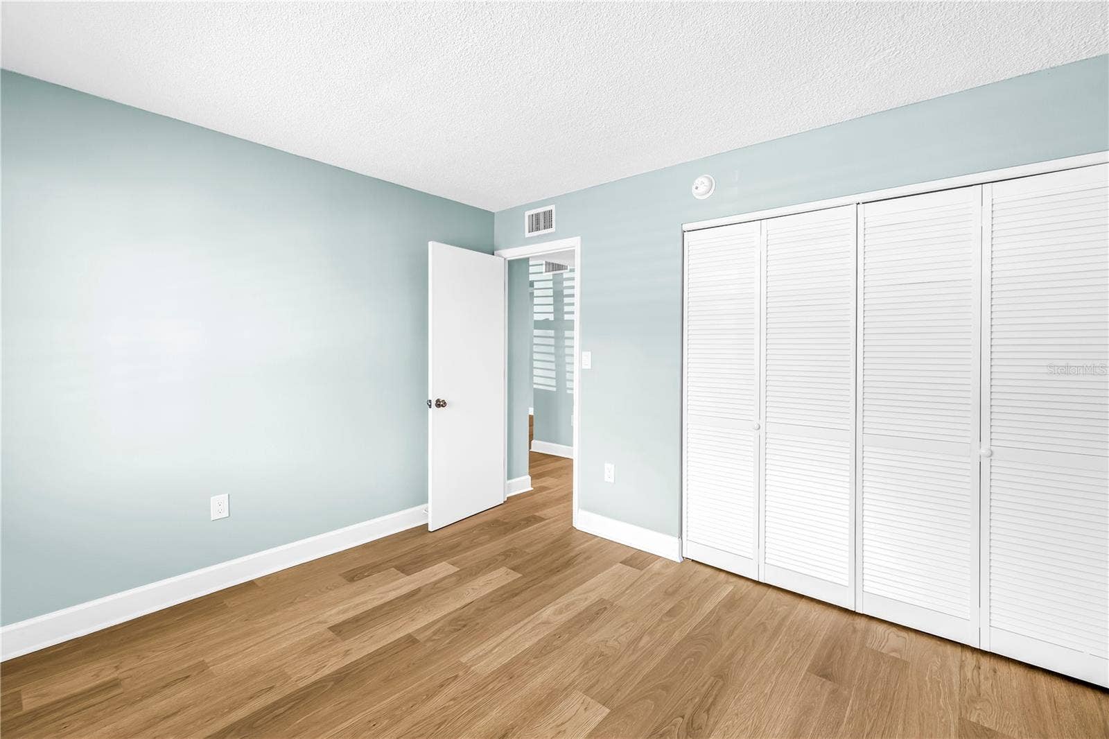 951 79TH AVENUE N, #120, St Petersburg, FL 33702