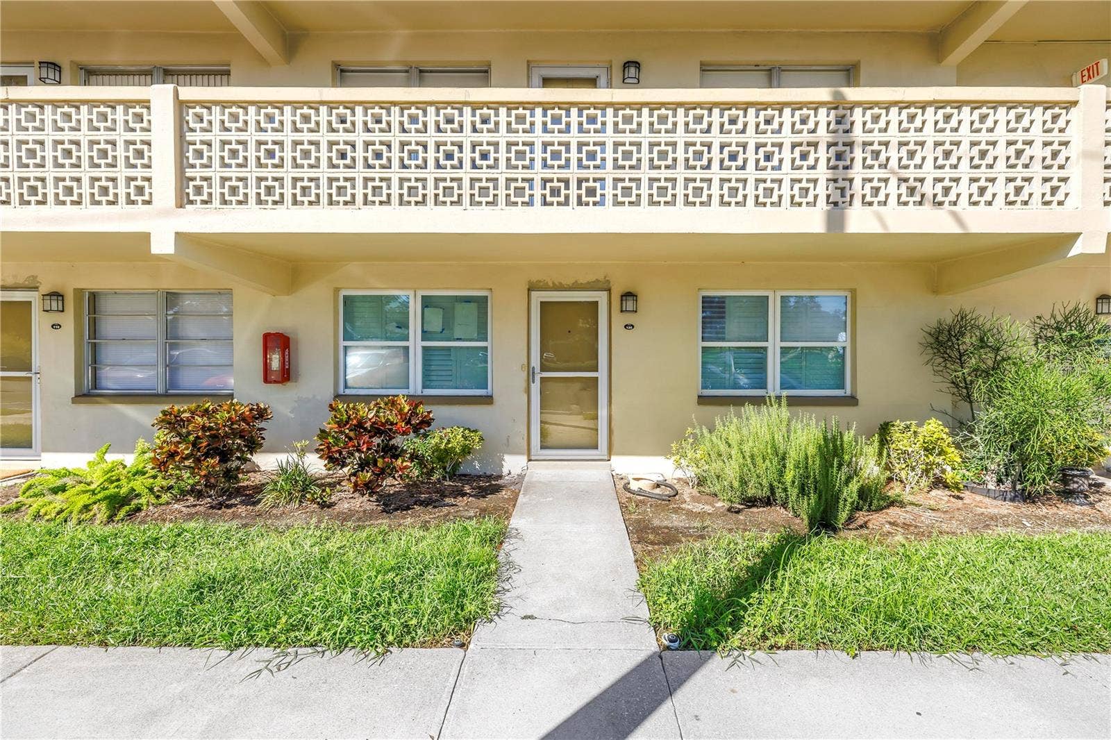 951 79TH AVENUE N, #120, St Petersburg, FL 33702