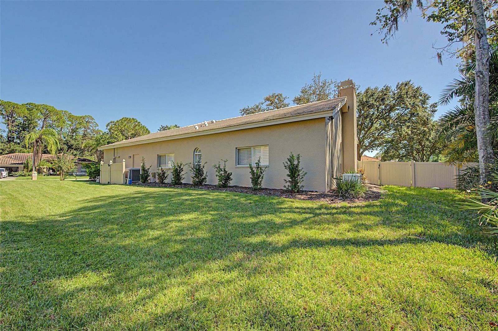 1558 E LAKE WOODLANDS PARKWAY, Oldsmar, FL 34677