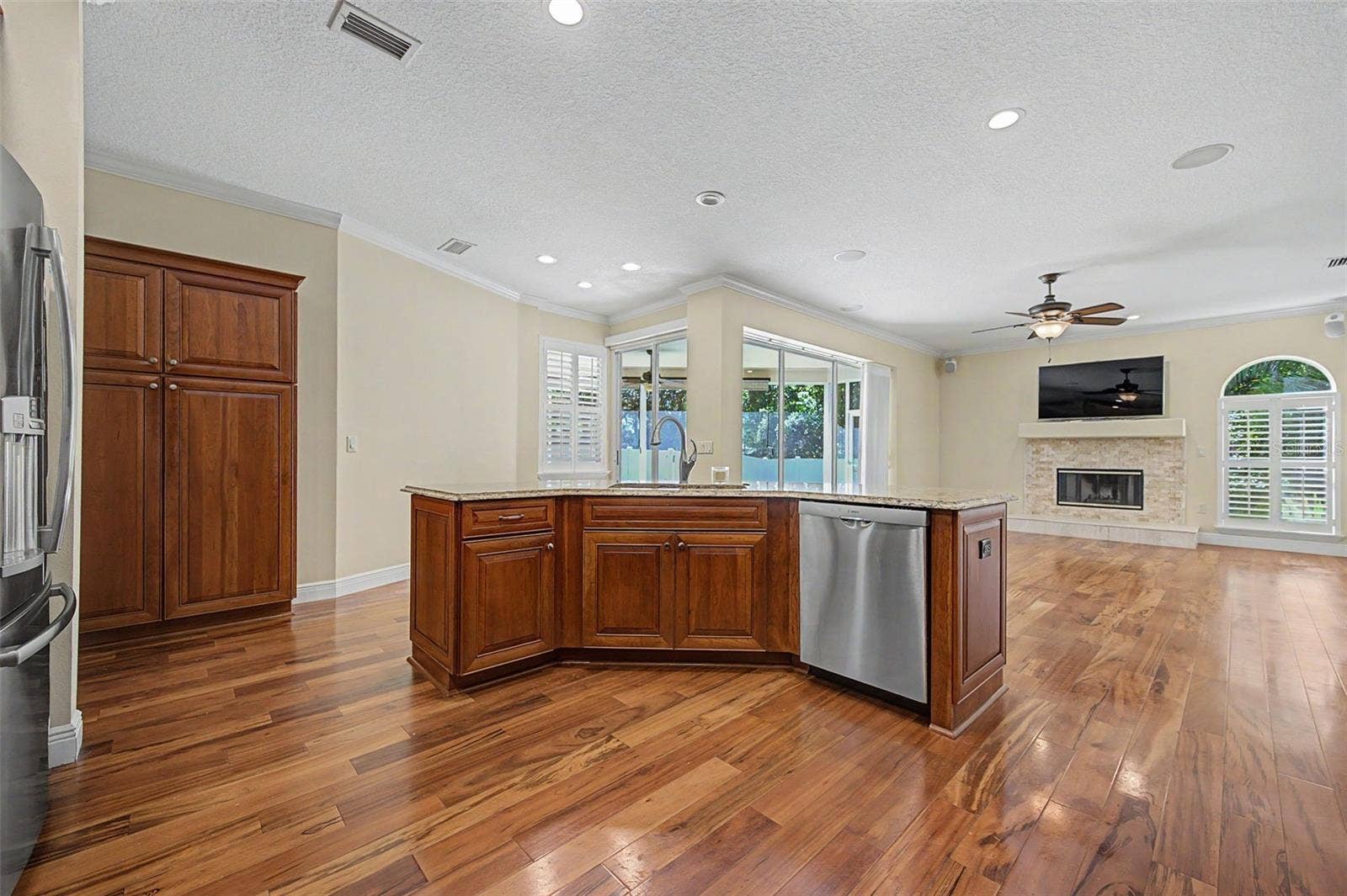 1558 E LAKE WOODLANDS PARKWAY, Oldsmar, FL 34677