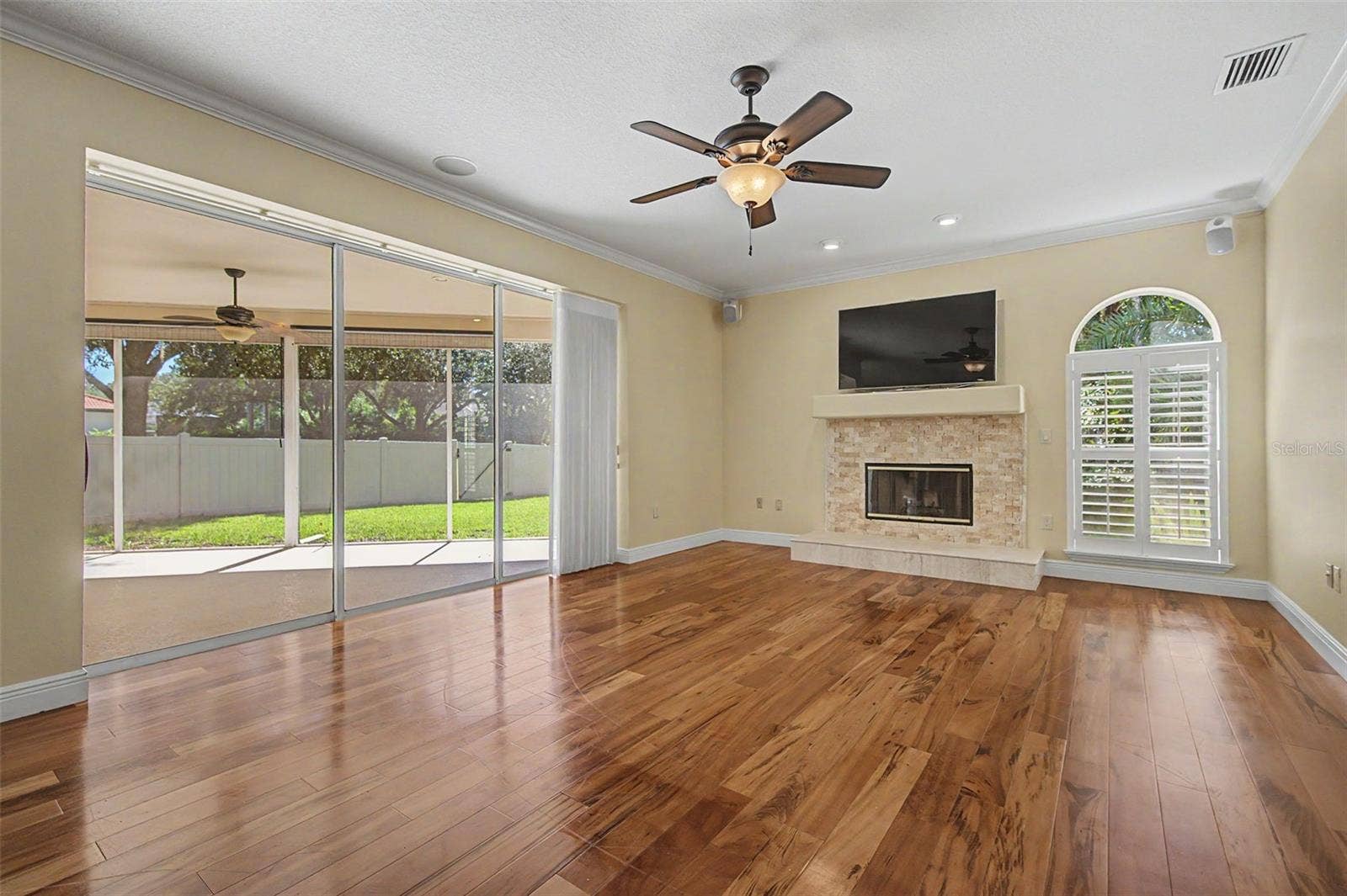 1558 E LAKE WOODLANDS PARKWAY, Oldsmar, FL 34677