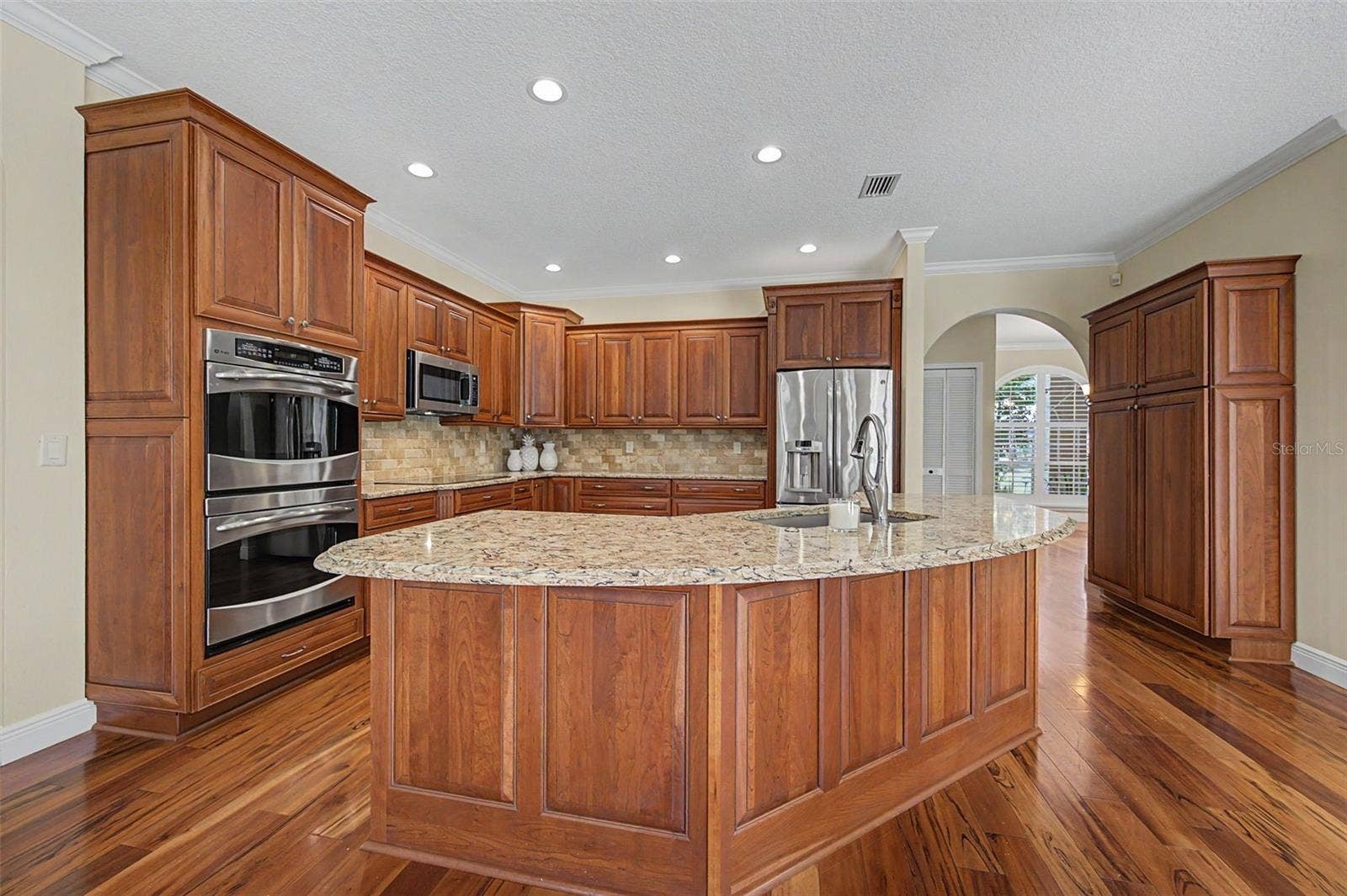1558 E LAKE WOODLANDS PARKWAY, Oldsmar, FL 34677