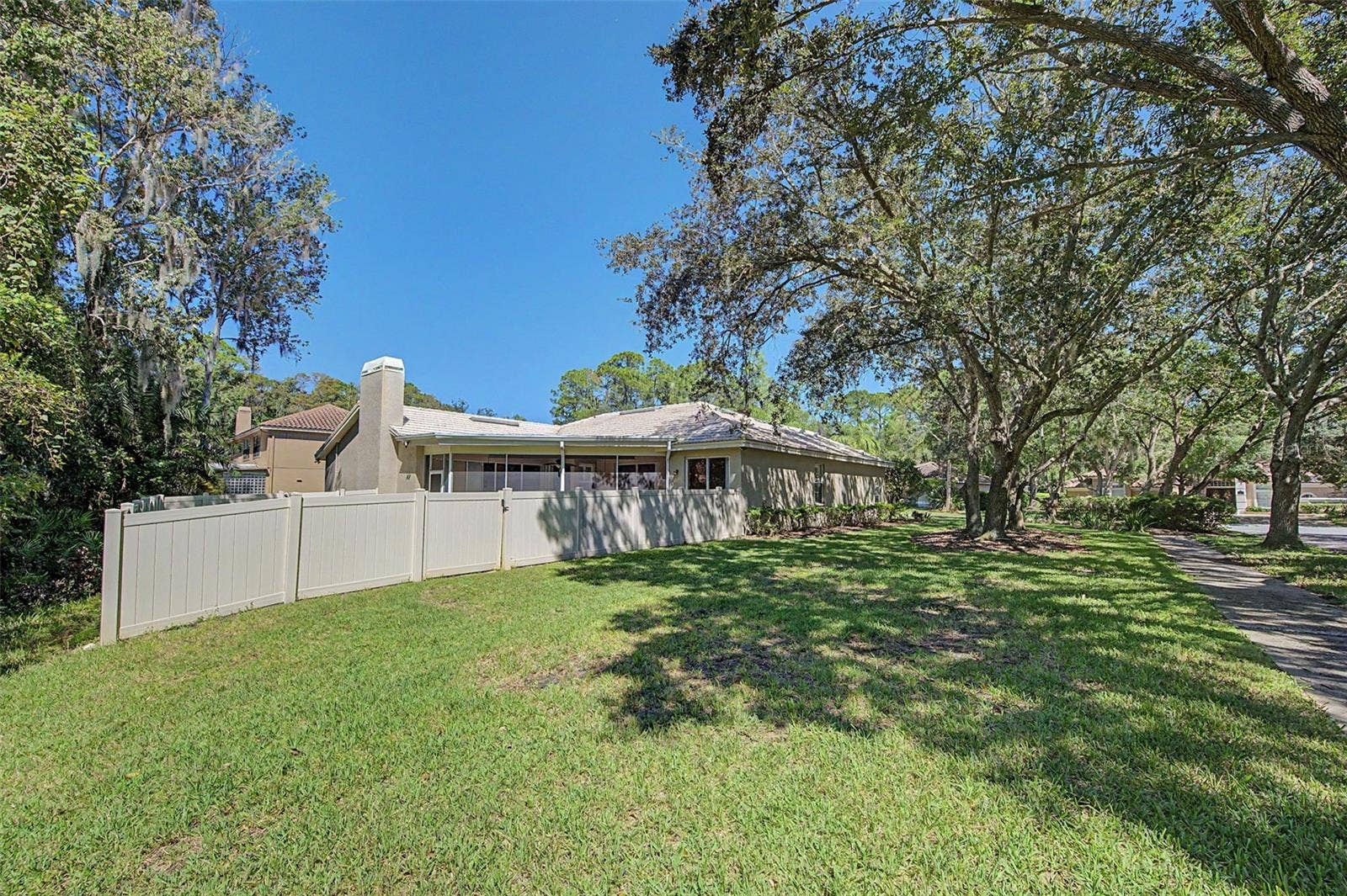 1558 E LAKE WOODLANDS PARKWAY, Oldsmar, FL 34677