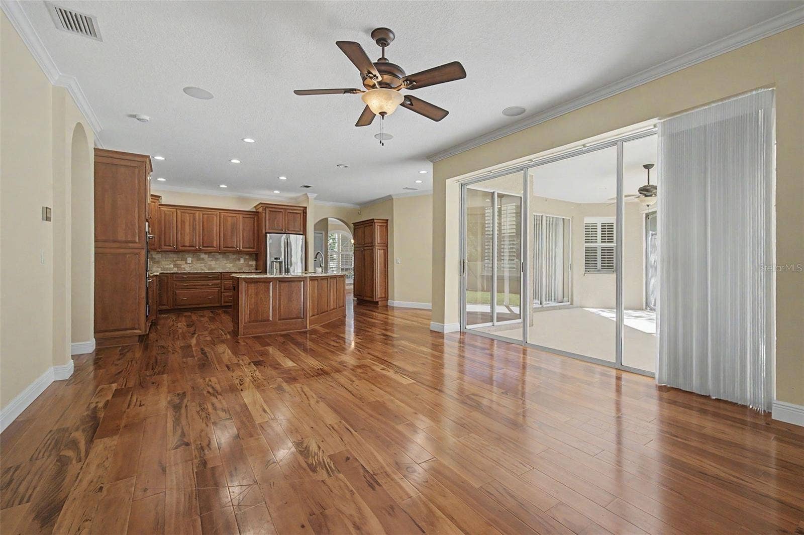 1558 E LAKE WOODLANDS PARKWAY, Oldsmar, FL 34677