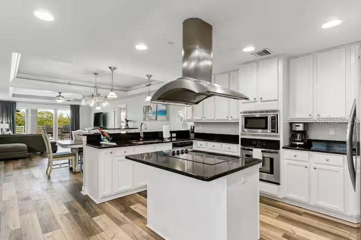 Gorgeous kitchen and very open