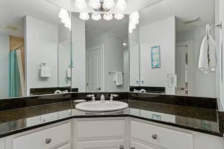 Large guest bathroom