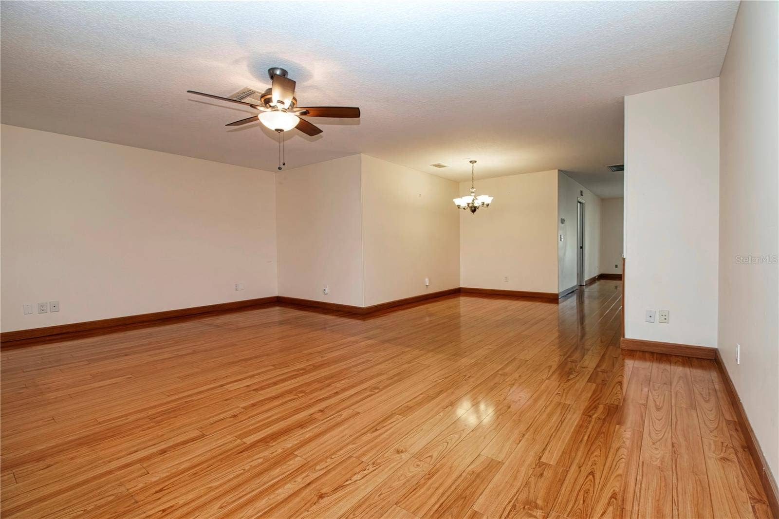 2108 MEADOWLARK LANE, Sun City Center, FL 33573 Living Room