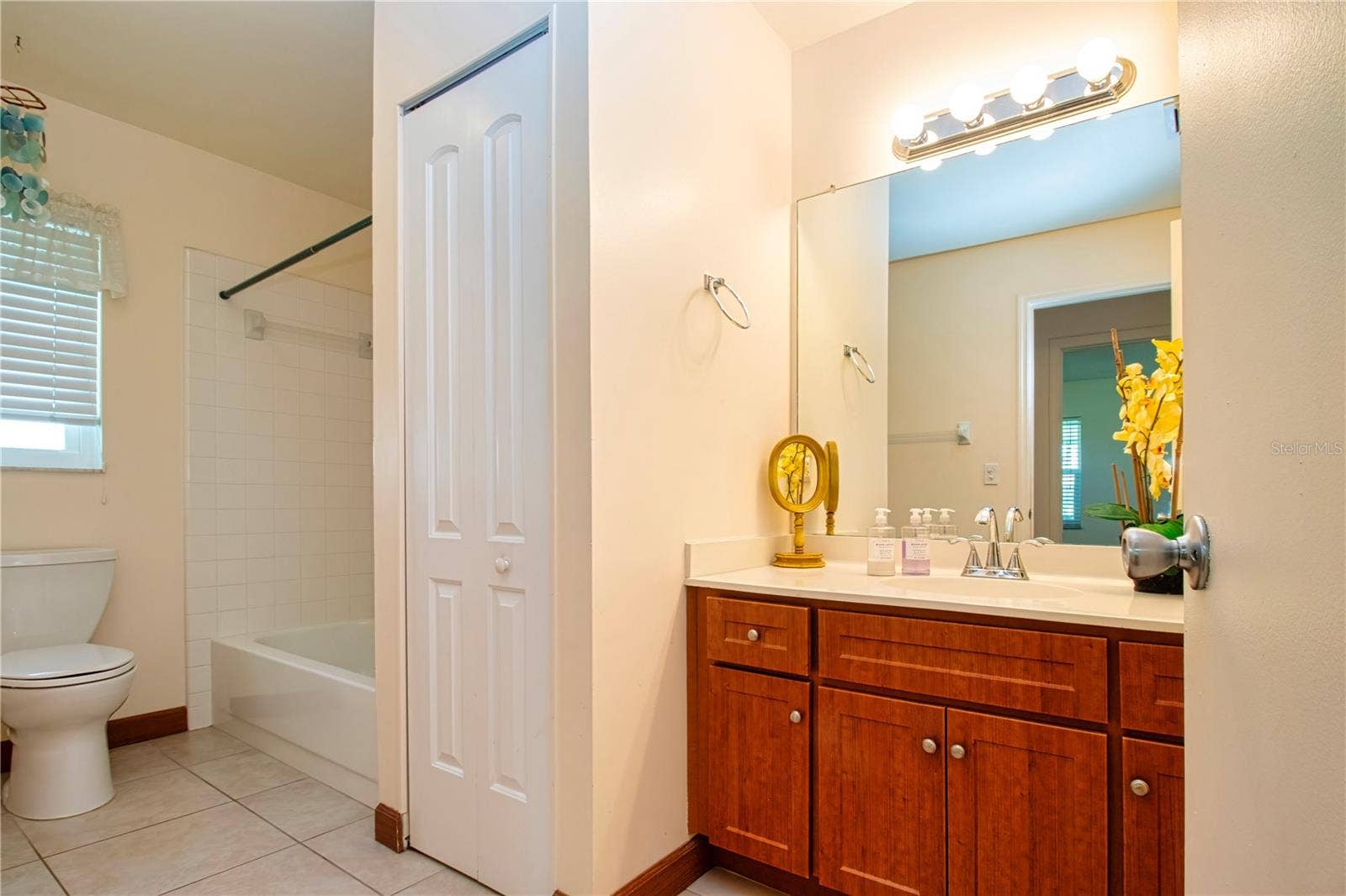 2108 MEADOWLARK LANE, Sun City Center, FL 33573 Guest Bath