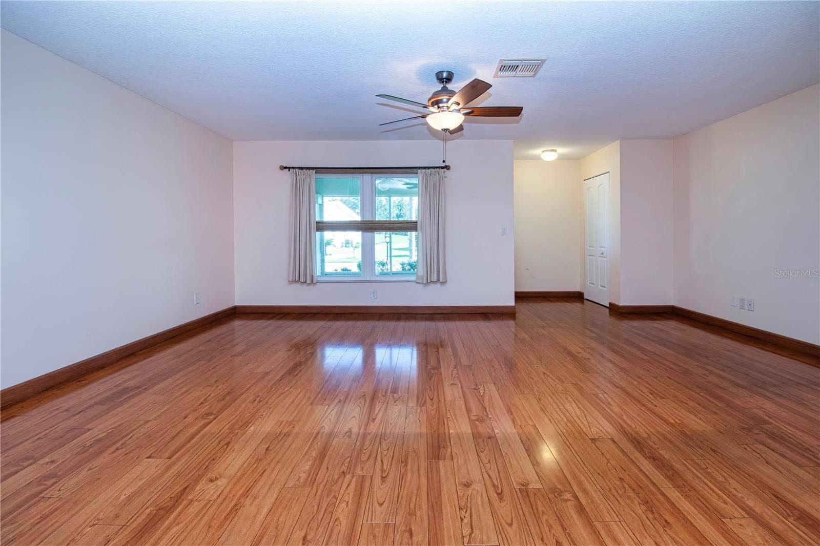 2108 MEADOWLARK LANE, Sun City Center, FL 33573 Living Room