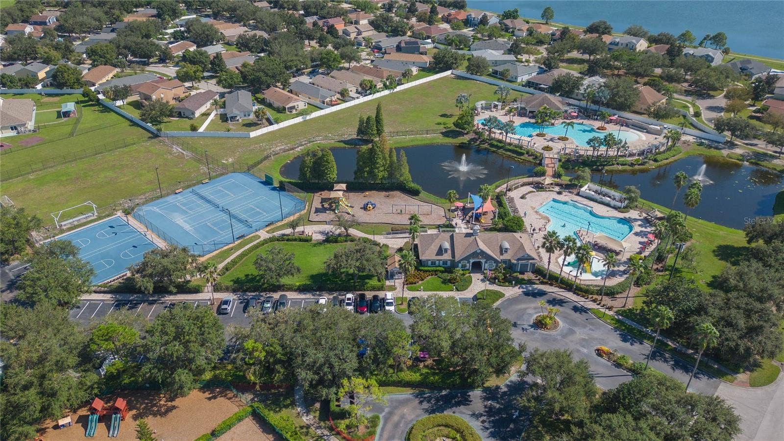 11817 HOLLY CREST LANE, Riverview, FL 33569 11817 HOLLY CREST LANE, Riverview, FL 33569