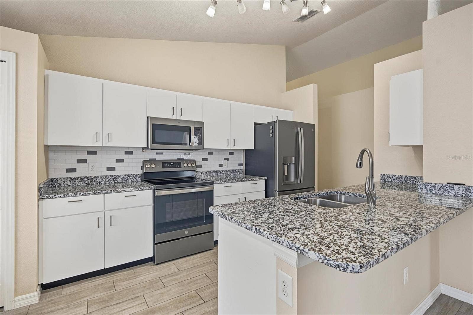 5809 BLACK WALNUT COURT, Tampa, FL 33625