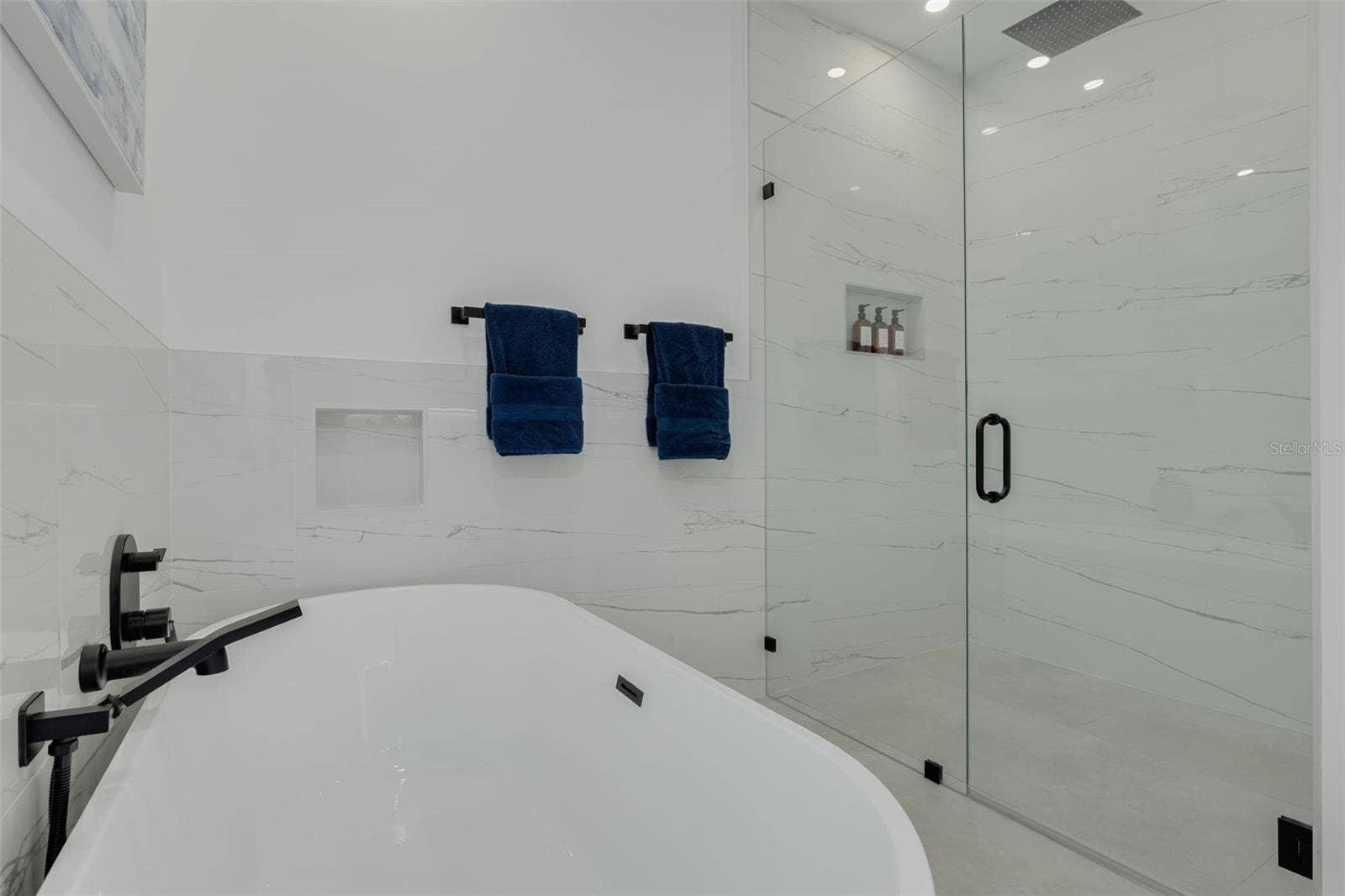 7609 DEEDRA CIRCLE, Port Richey, FL 34668 Separate soaker tub and shower.