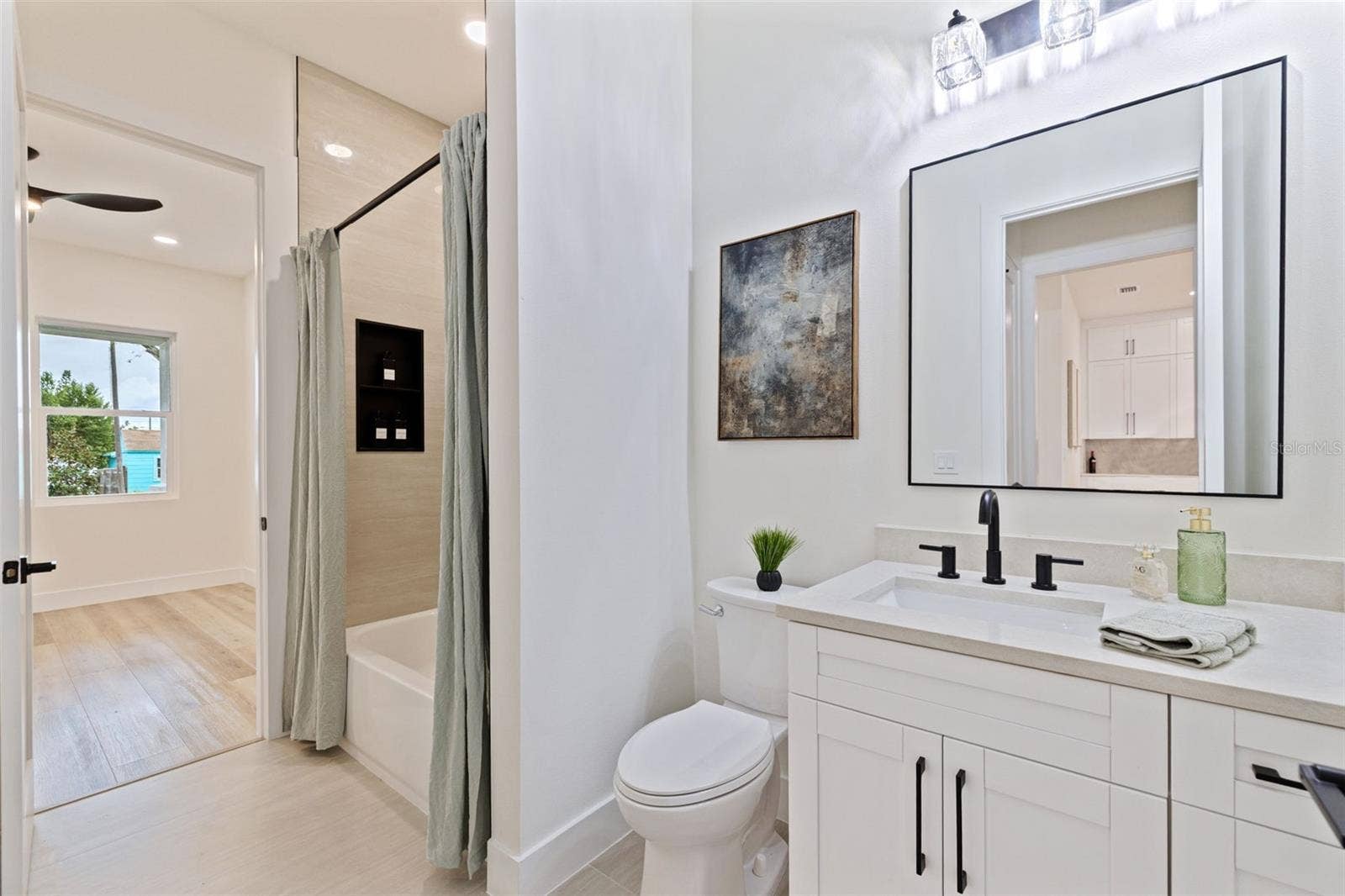 4468 57TH AVENUE N, St Petersburg, FL 33714 Downstairs full bathroom