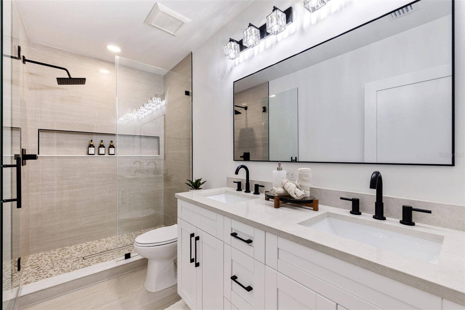 4468 57TH AVENUE N, St Petersburg, FL 33714 Guest Bathroom