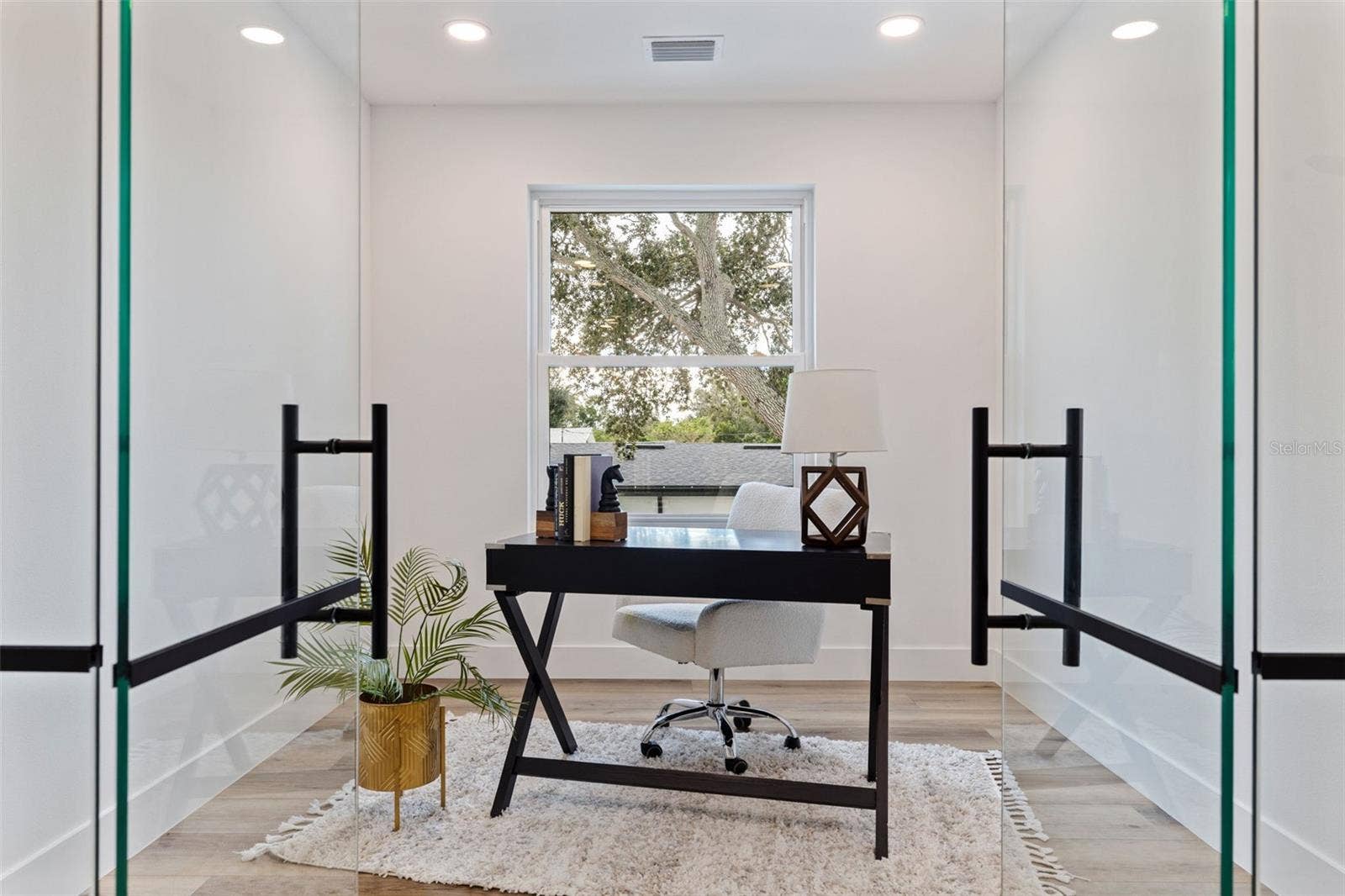4468 57TH AVENUE N, St Petersburg, FL 33714 Dedicated home office