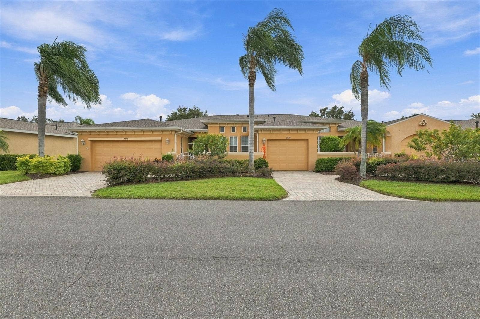 2418 KENSINGTON GREENS DRIVE, #9, Sun City Center, FL 33573 This is FLORIDA living!