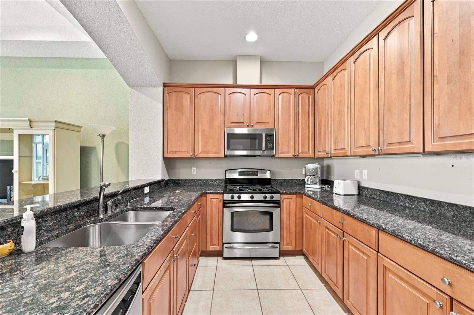 2418 KENSINGTON GREENS DRIVE, #9, Sun City Center, FL 33573 Kitchen