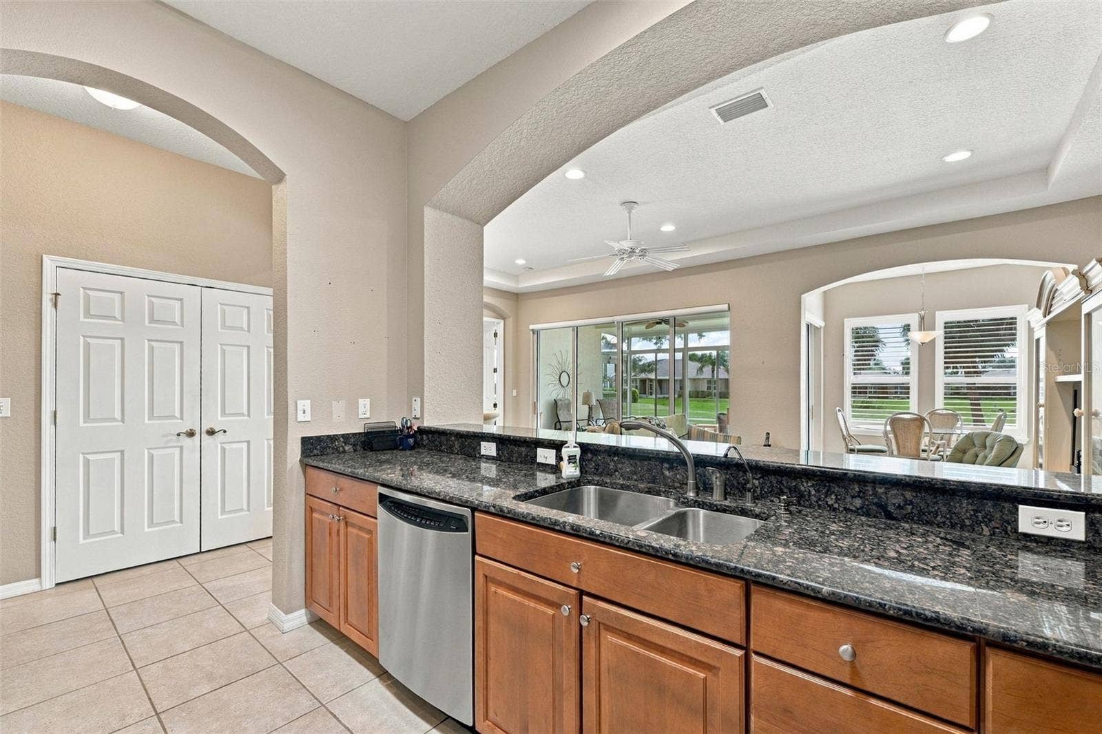 2418 KENSINGTON GREENS DRIVE, #9, Sun City Center, FL 33573 Kitchen