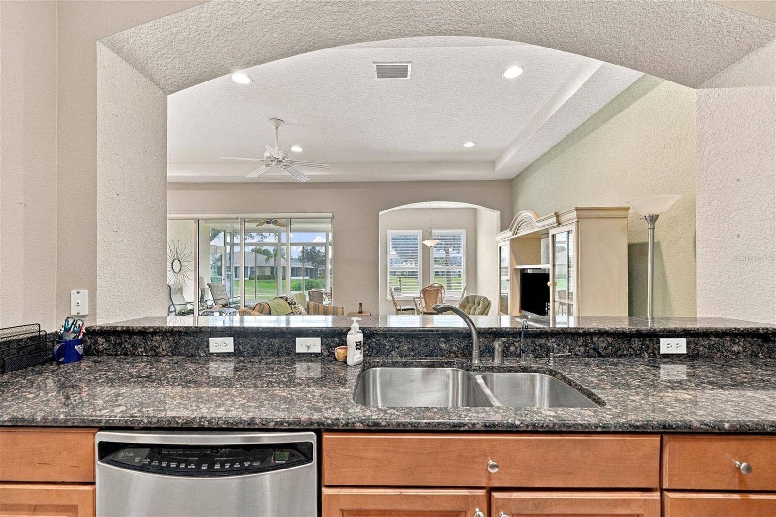 2418 KENSINGTON GREENS DRIVE, #9, Sun City Center, FL 33573 Kitchen
