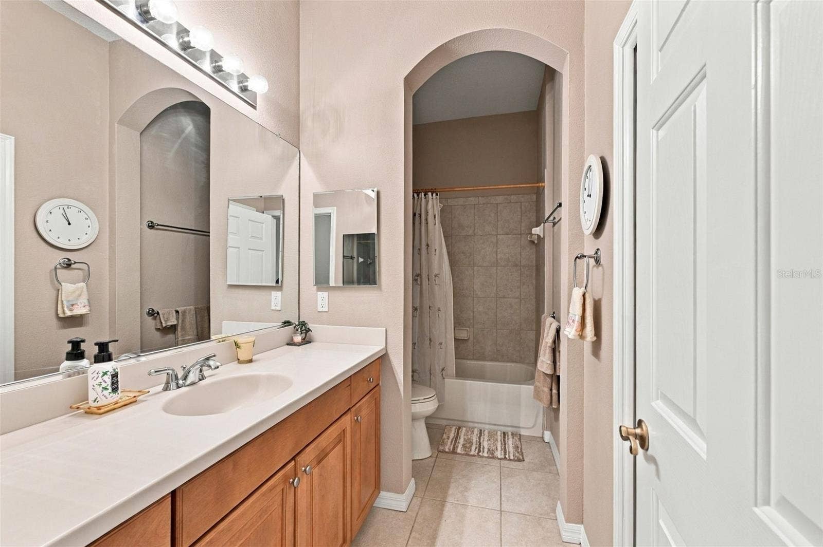 2418 KENSINGTON GREENS DRIVE, #9, Sun City Center, FL 33573 Guest Bathroom
