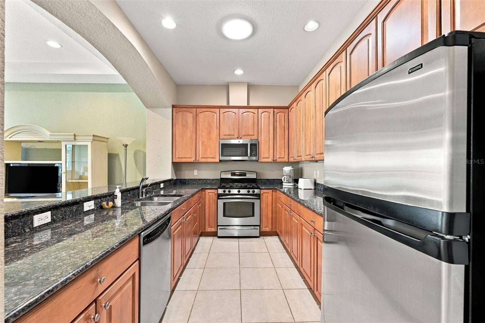 2418 KENSINGTON GREENS DRIVE, #9, Sun City Center, FL 33573 Kitchen