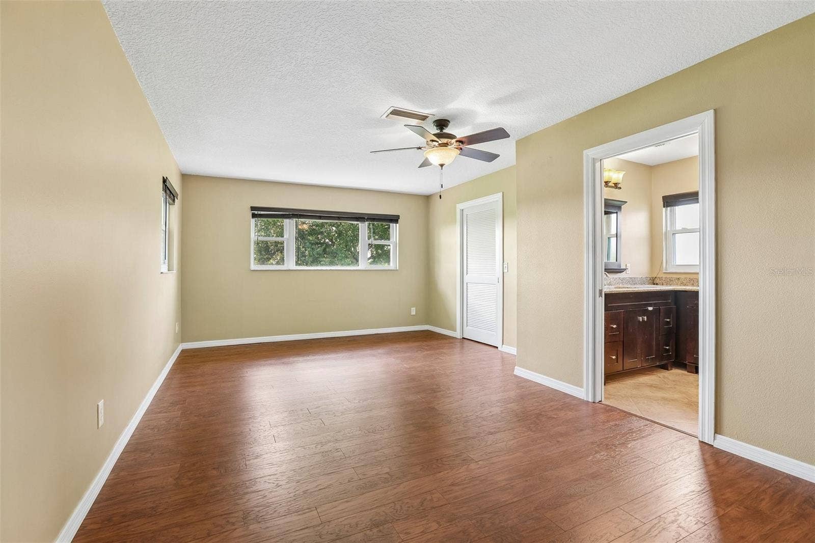 1806 PINEAPPLE PALM COURT, Sun City Center, FL 33573