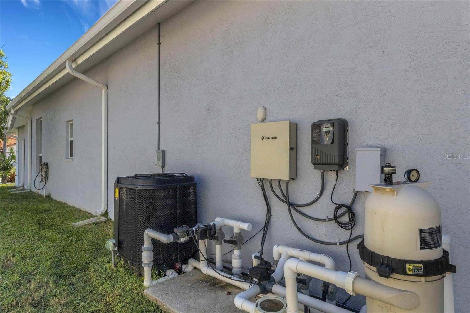 4806 PERIDIA BOULEVARD E, Bradenton, FL 34203 Pool pump and heater