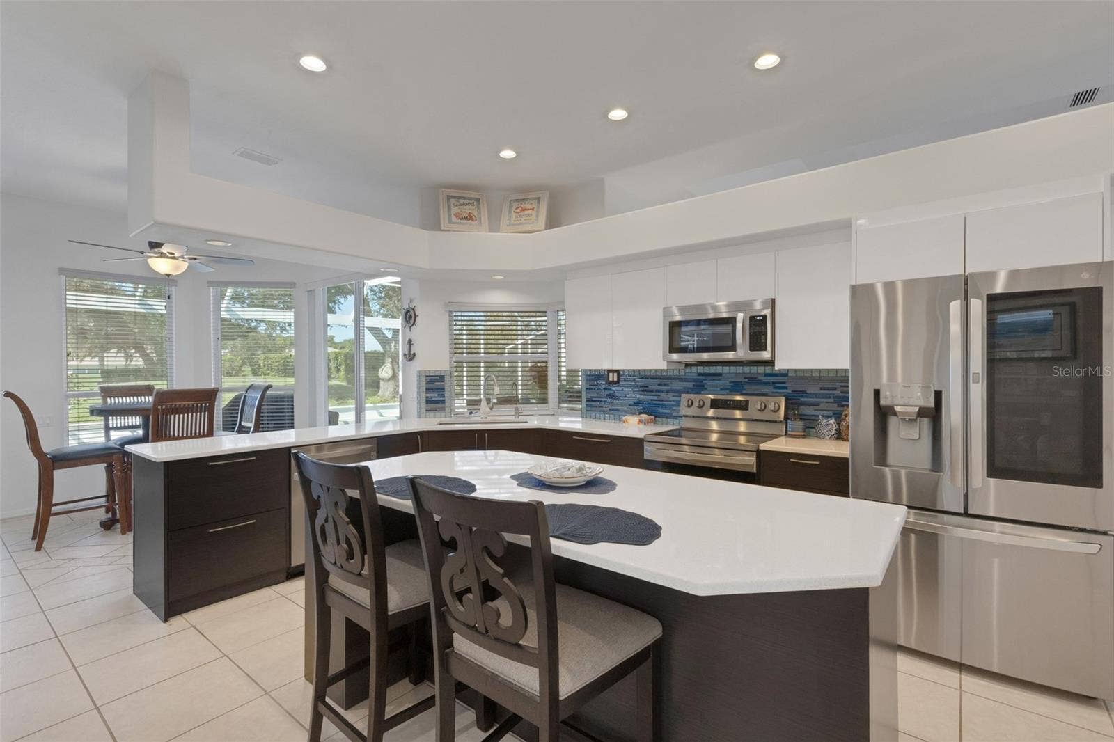 4806 PERIDIA BOULEVARD E, Bradenton, FL 34203 Modern cabinetry and quartz counter tops