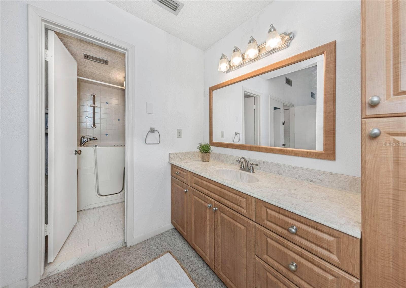 5650 ESCONDIDA BOULEVARD S, St Petersburg, FL 33715 Primary bath