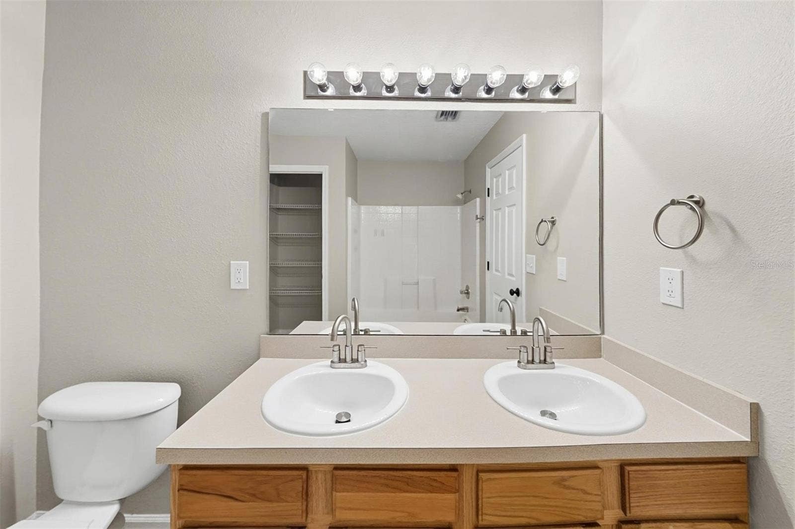 8050 LEAFCREST DRIVE, Jacksonville, FL 32244 8050 LEAFCREST DRIVE, Jacksonville, FL 32244