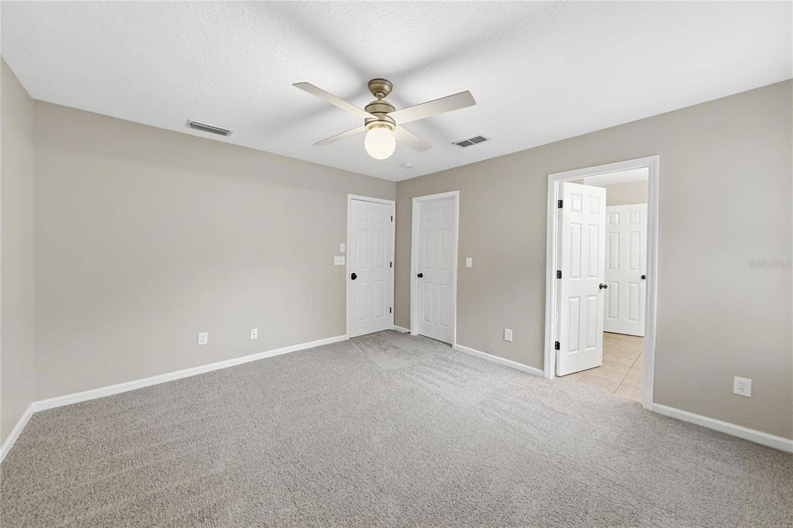 8050 LEAFCREST DRIVE, Jacksonville, FL 32244 8050 LEAFCREST DRIVE, Jacksonville, FL 32244