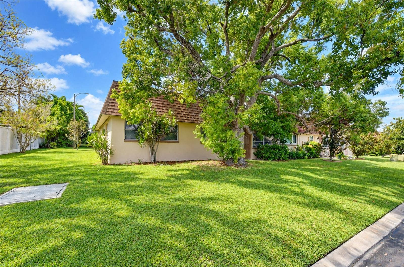8445 CALAIS N, Pinellas Park, FL 33781 8445 CALAIS N, Pinellas Park, FL 33781