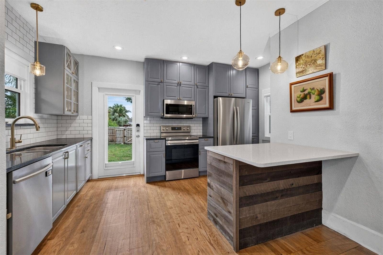 1666 21ST AVENUE N, St Petersburg, FL 33713