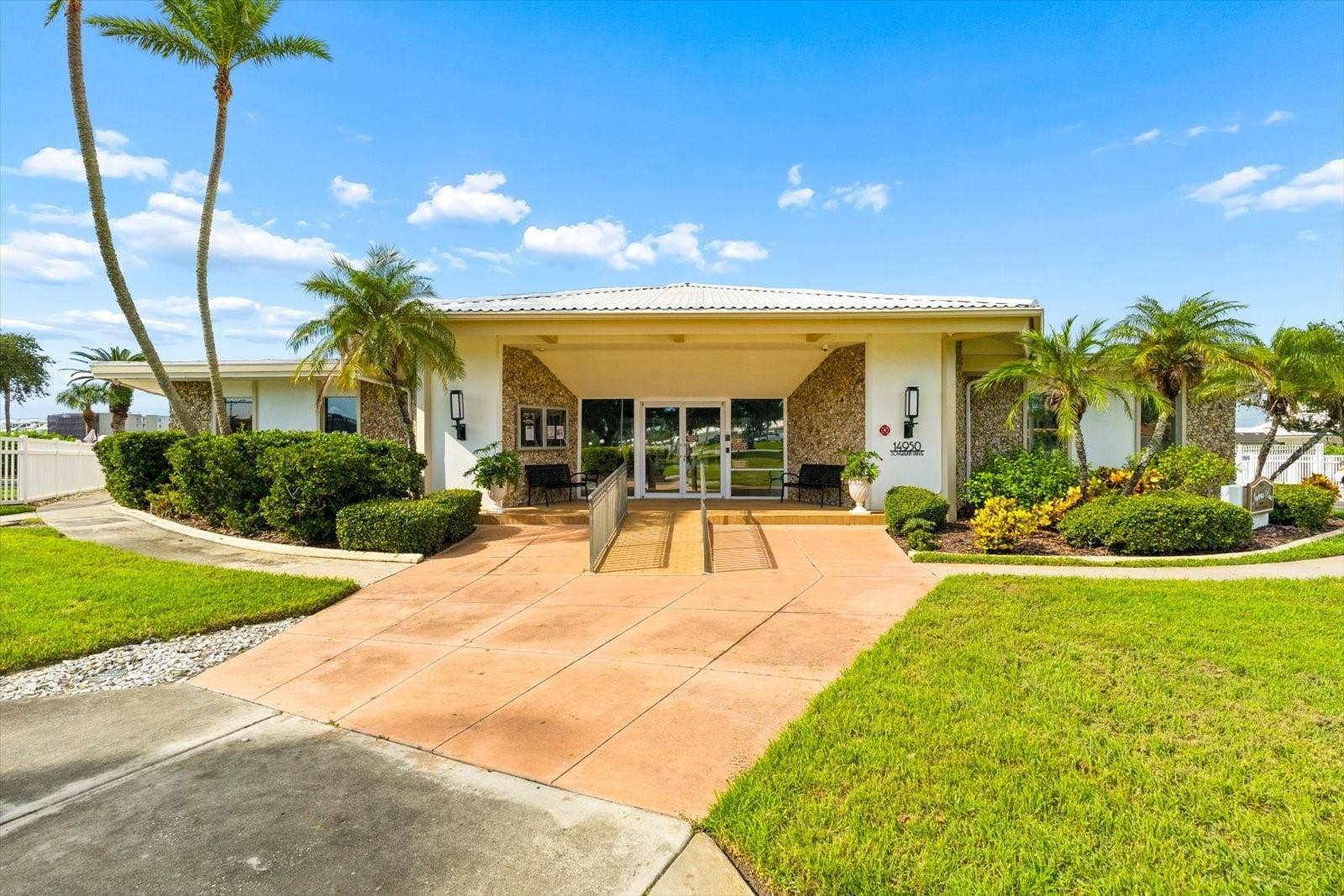 10190 IMPERIAL POINT DRIVE W, #24, Largo, FL 33774 10190 IMPERIAL POINT DRIVE W, #24, Largo, FL 33774
