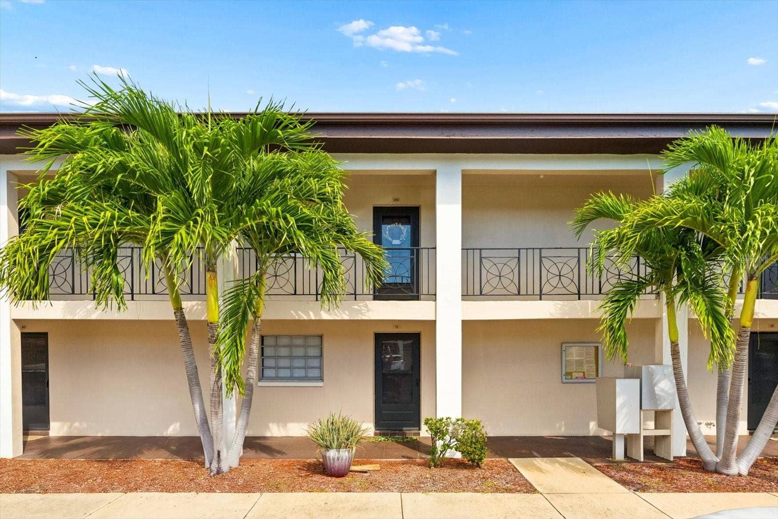 10190 IMPERIAL POINT DRIVE W, #24, Largo, FL 33774 10190 IMPERIAL POINT DRIVE W, #24, Largo, FL 33774