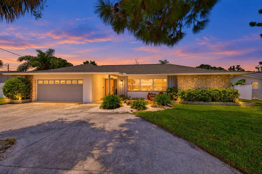 Property photo for 9542 OAKHURST ROAD, Seminole, FL