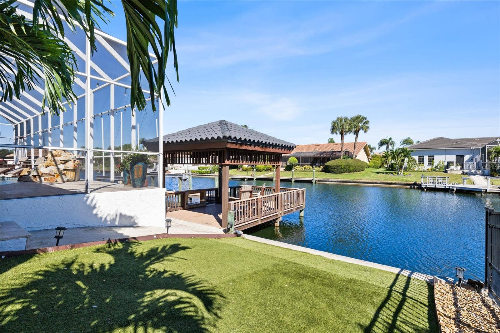 9805 COMPASS POINT WAY, Tampa, FL 33615 Fenced side yard