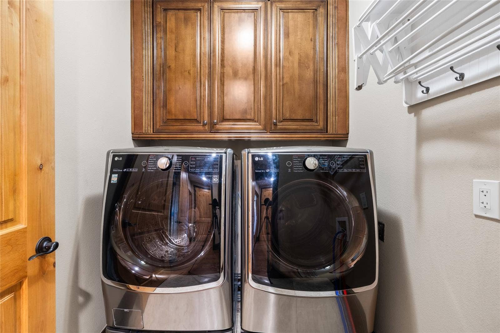 9805 COMPASS POINT WAY, Tampa, FL 33615 Laundry room as you enter from garage