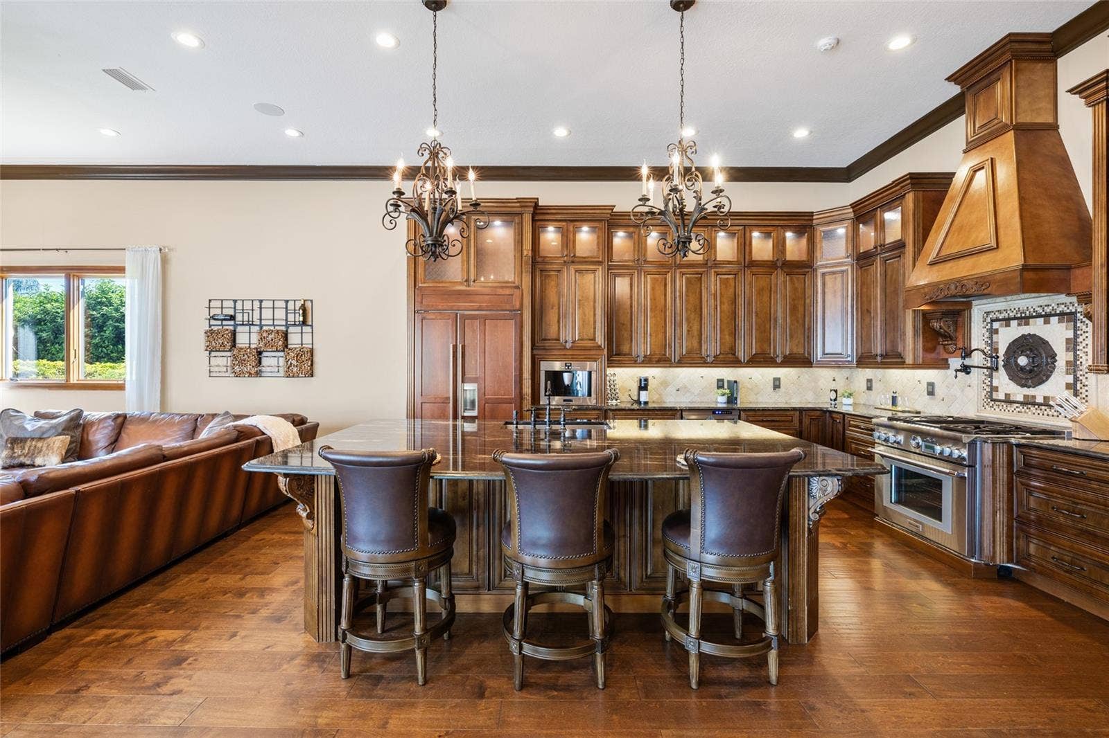 9805 COMPASS POINT WAY, Tampa, FL 33615 Gourmet kitchen with high end appliances