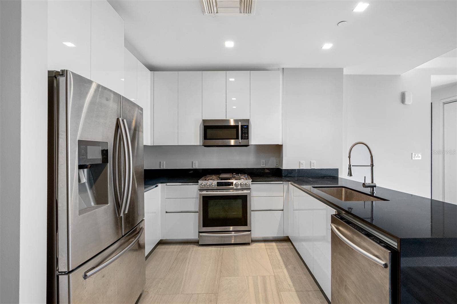 5 N OSCEOLA AVENUE, #204, Clearwater, FL 33755 5 N OSCEOLA AVENUE, #204, Clearwater, FL 33755