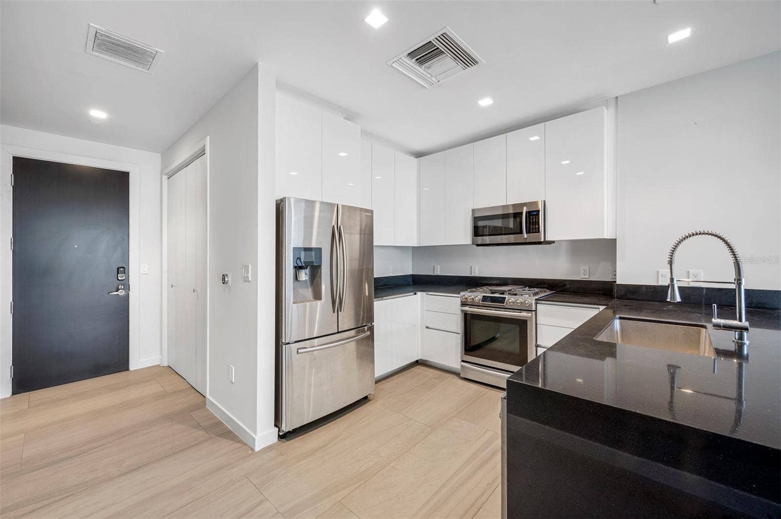 5 N OSCEOLA AVENUE, #204, Clearwater, FL 33755 5 N OSCEOLA AVENUE, #204, Clearwater, FL 33755