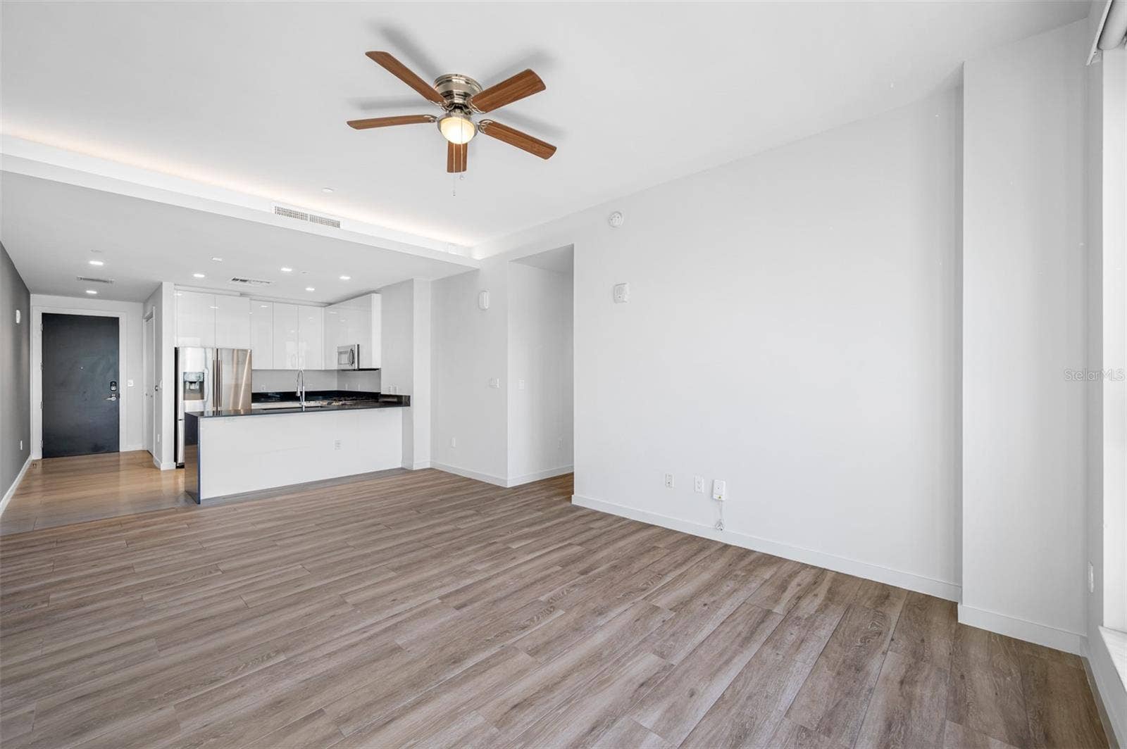 5 N OSCEOLA AVENUE, #204, Clearwater, FL 33755 5 N OSCEOLA AVENUE, #204, Clearwater, FL 33755