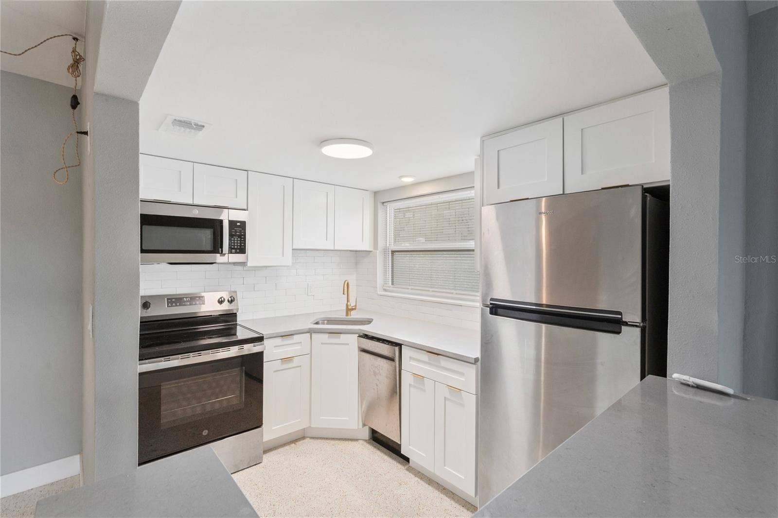 11355 3RD STREET E, #2, Treasure Island, FL 33706 Bright, updated Kitchen