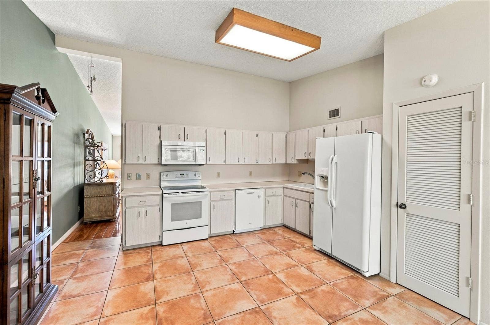 2220 SWEDISH DRIVE, #42, Clearwater, FL 33763 Kitchen